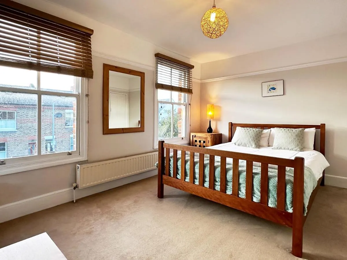 Daisy\'S Place In London location